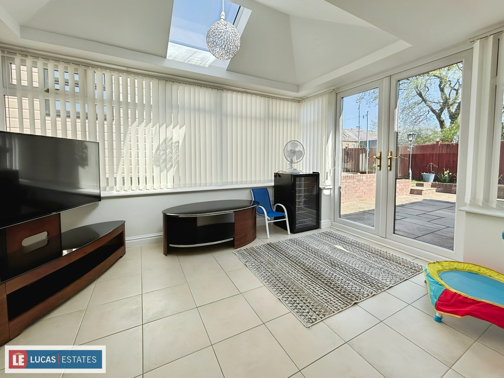 3 bed detached bungalow for sale in Woodside, Tir-y-berth, Hengoed  - Property Image 14