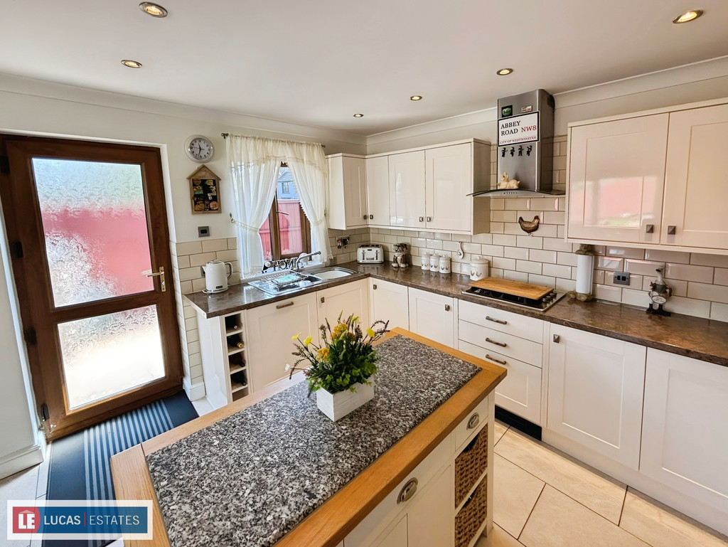 3 bed detached bungalow for sale in Woodside, Tir-y-berth, Hengoed  - Property Image 11