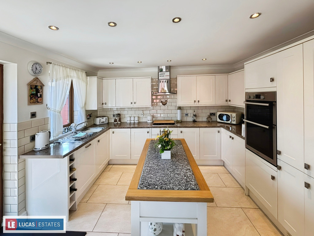 3 bed detached bungalow for sale in Woodside, Tir-y-berth, Hengoed  - Property Image 3