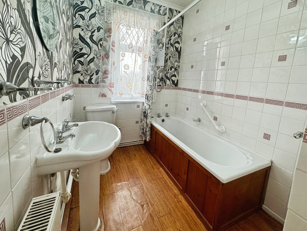 3 bed detached bungalow for sale in Gellihaf Road, Fleur De Lis  - Property Image 14