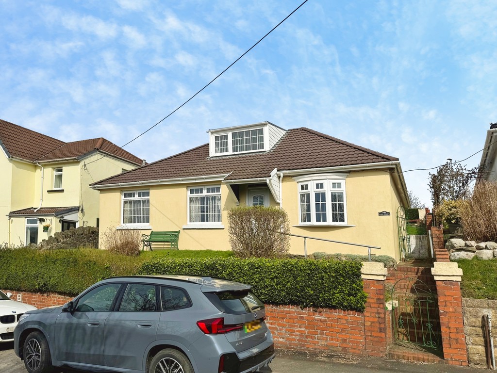 3 bed detached bungalow for sale in Gellihaf Road, Fleur De Lis  - Property Image 4