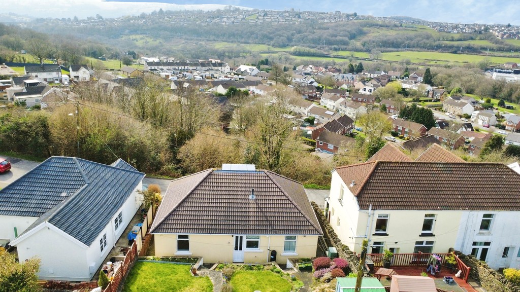 3 bed detached bungalow for sale in Gellihaf Road, Fleur De Lis  - Property Image 3