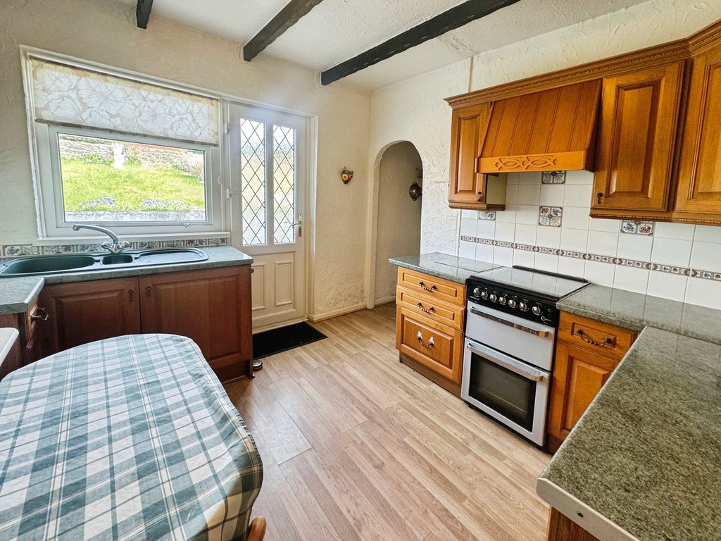 3 bed detached bungalow for sale in Gellihaf Road, Fleur De Lis  - Property Image 6