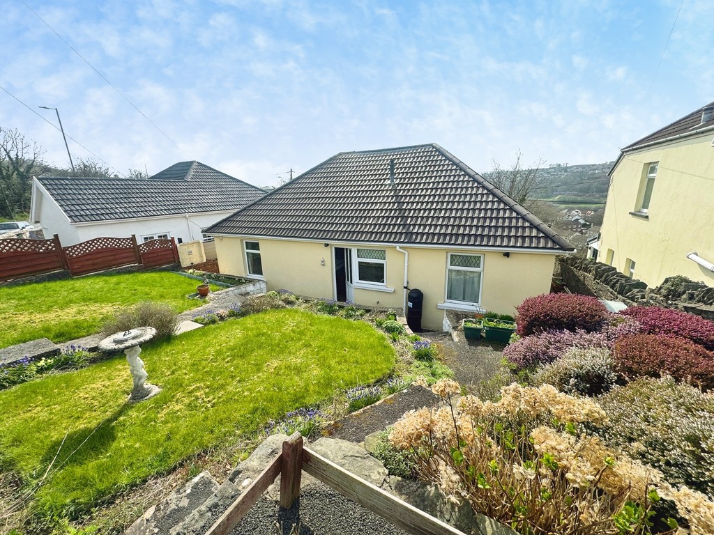 3 bed detached bungalow for sale in Gellihaf Road, Fleur De Lis  - Property Image 2