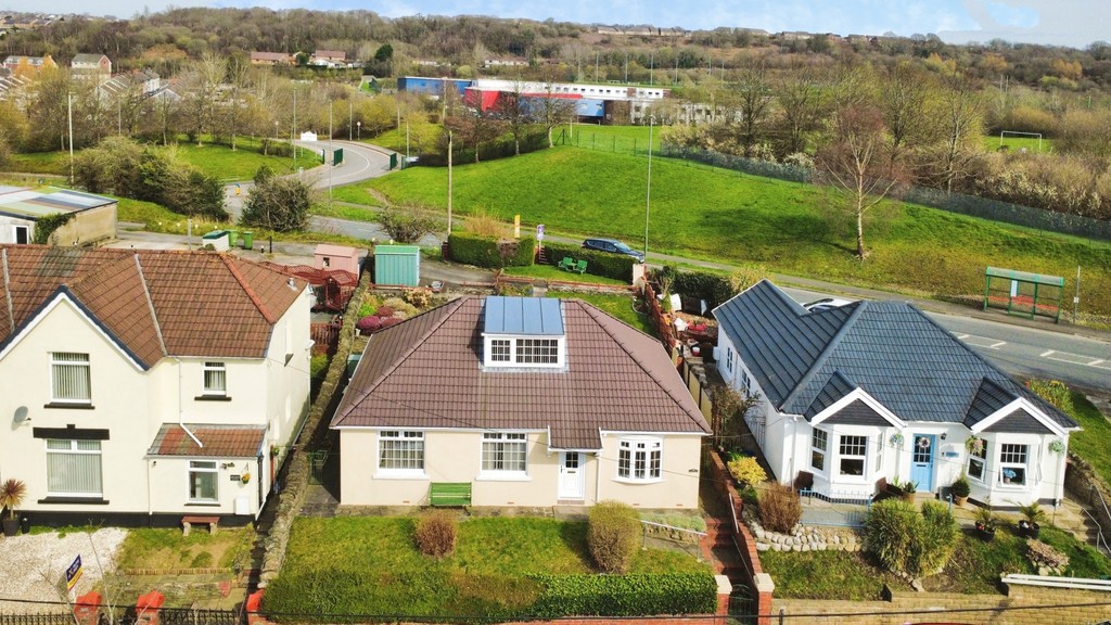 3 bed detached bungalow for sale in Gellihaf Road, Fleur De Lis