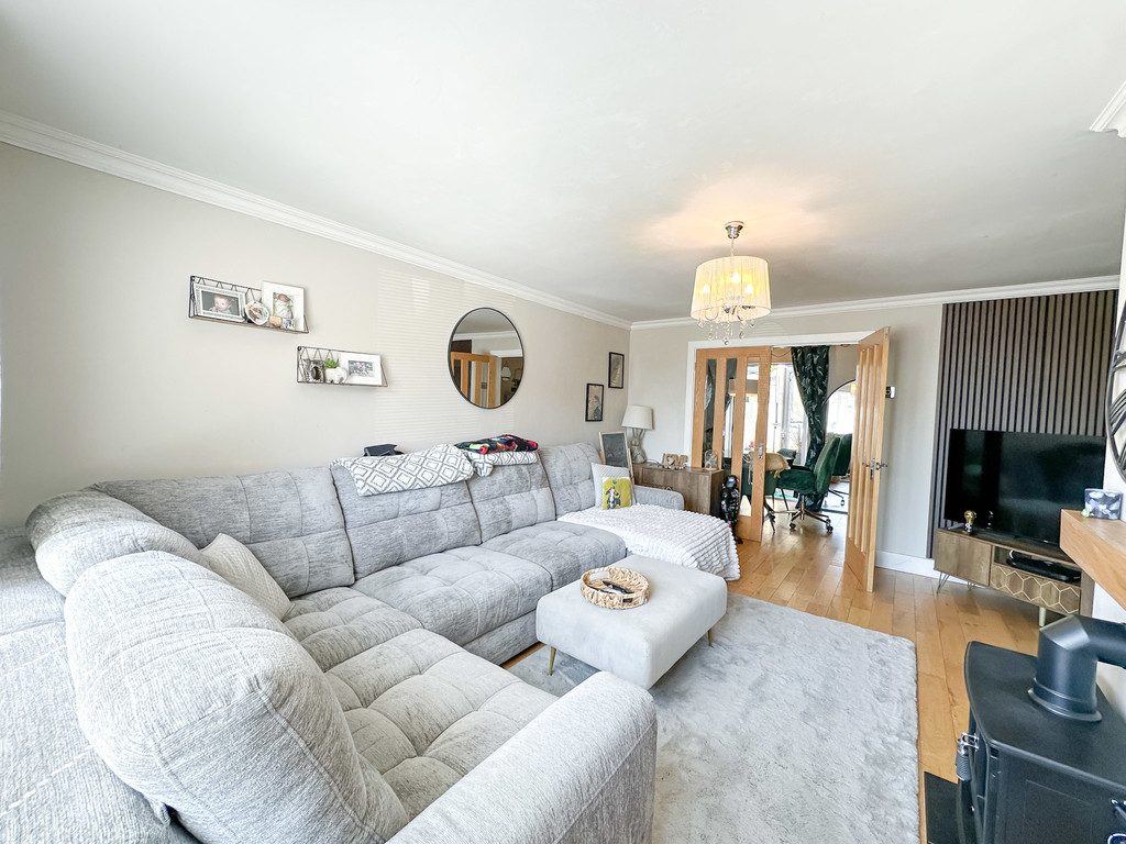 4 bed semi-detached house for sale in Shannon Close, Pontllanfraith - Property Image 4
