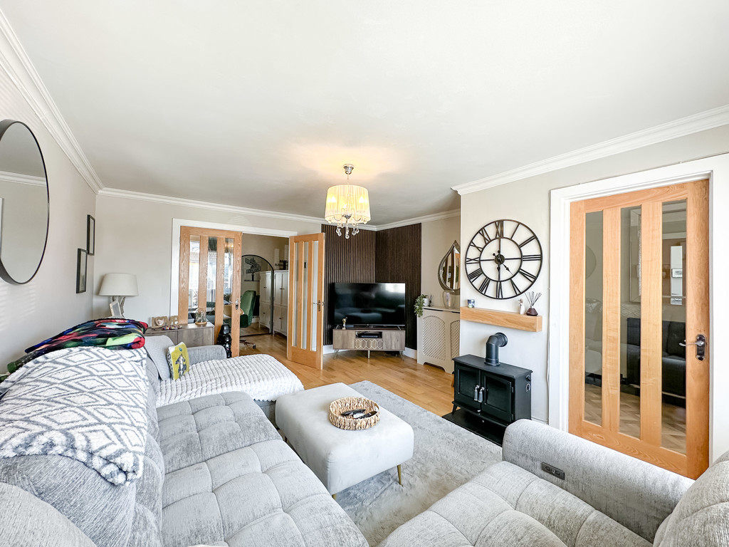 4 bed semi-detached house for sale in Shannon Close, Pontllanfraith - Property Image 5