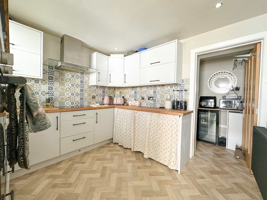 4 bed semi-detached house for sale in Shannon Close, Pontllanfraith - Property Image 8