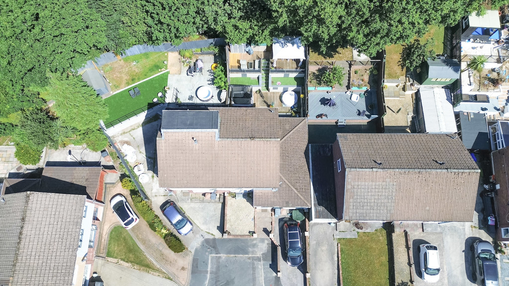 4 bed semi-detached house for sale in Shannon Close, Pontllanfraith - Property Image 2