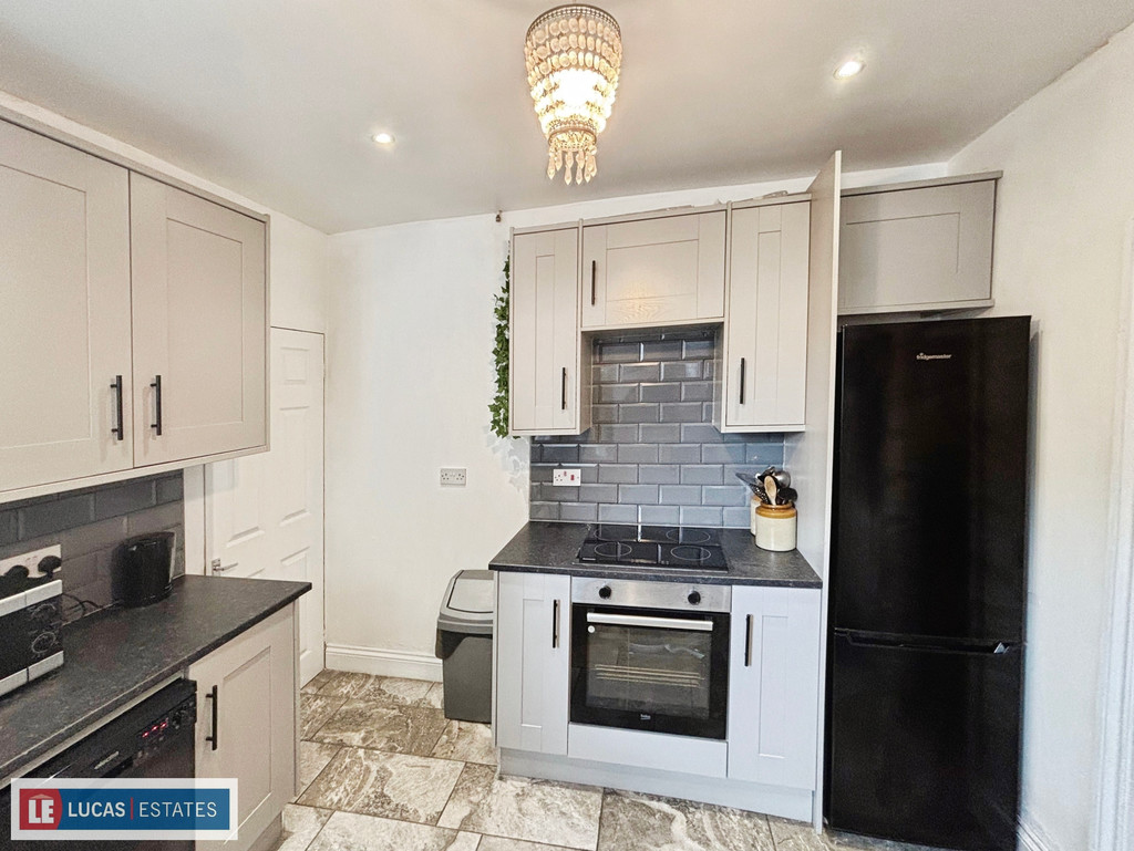 2 bed terraced house for sale in Brynavon Terrace, Hengoed  - Property Image 8
