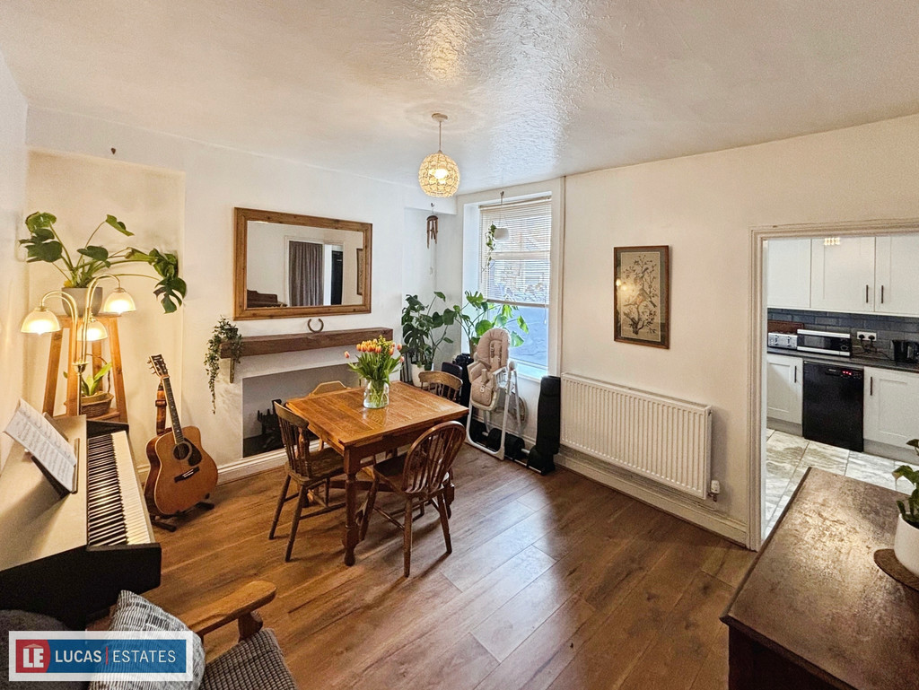 2 bed terraced house for sale in Brynavon Terrace, Hengoed  - Property Image 6