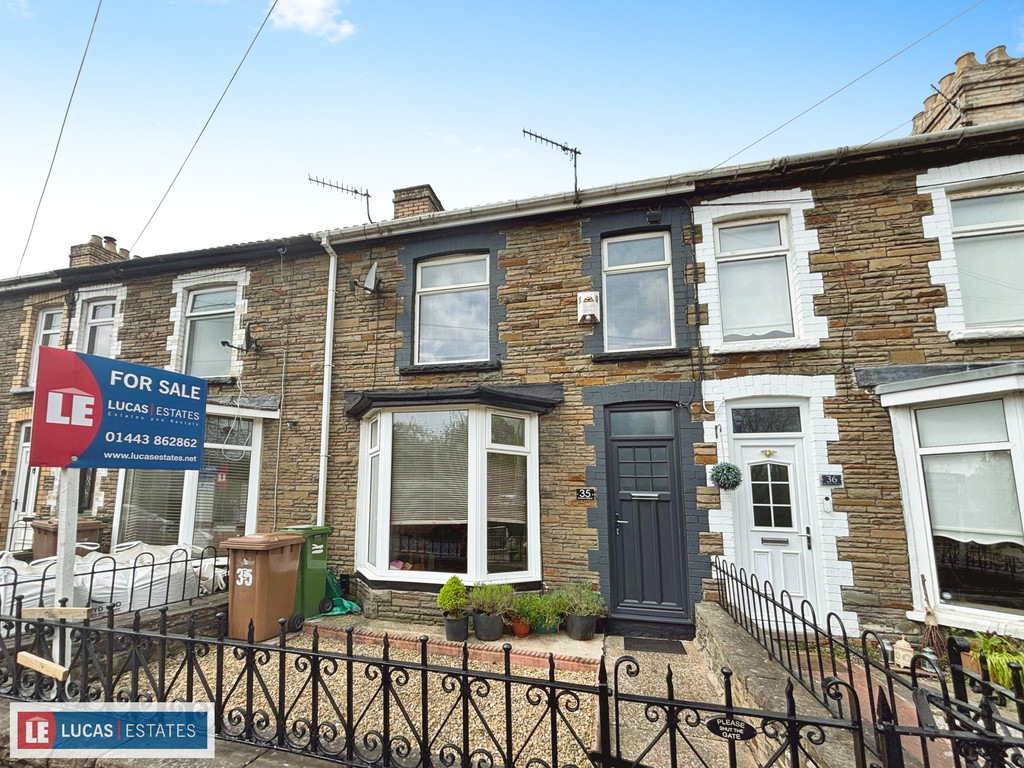 2 bed terraced house for sale in Brynavon Terrace, Hengoed  - Property Image 1