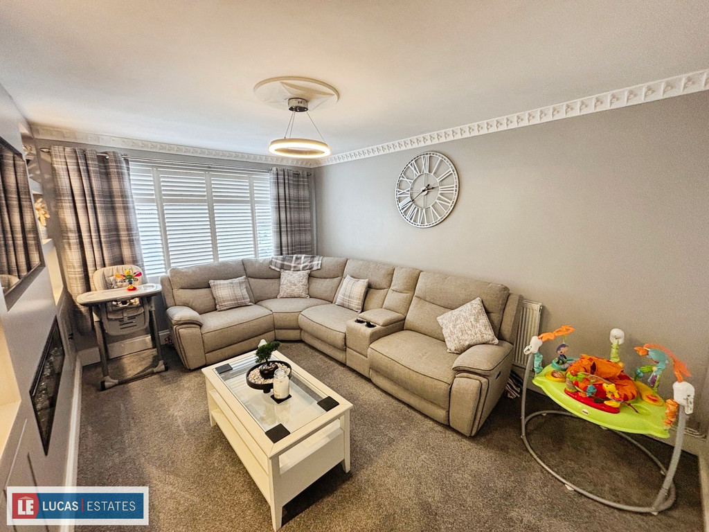 3 bed semi-detached bungalow for sale in Gelliron, Penpedairheol, Hengoed  - Property Image 5