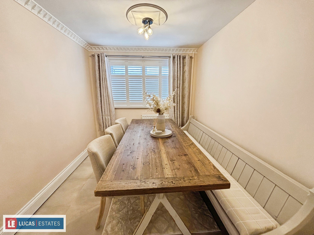 3 bed semi-detached bungalow for sale in Gelliron, Penpedairheol, Hengoed  - Property Image 9