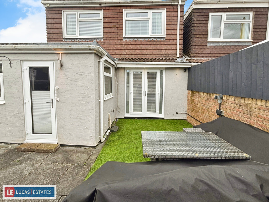 3 bed semi-detached bungalow for sale in Gelliron, Penpedairheol, Hengoed  - Property Image 23