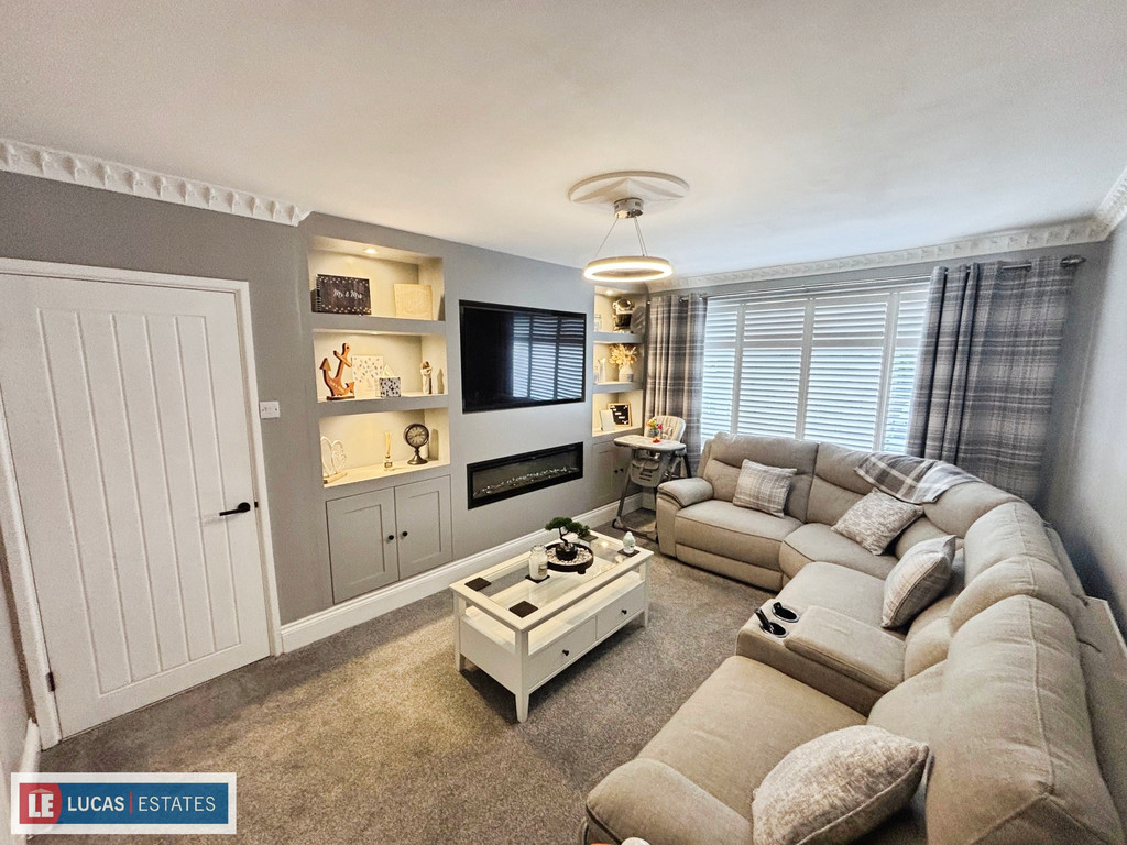 3 bed semi-detached bungalow for sale in Gelliron, Penpedairheol, Hengoed  - Property Image 2