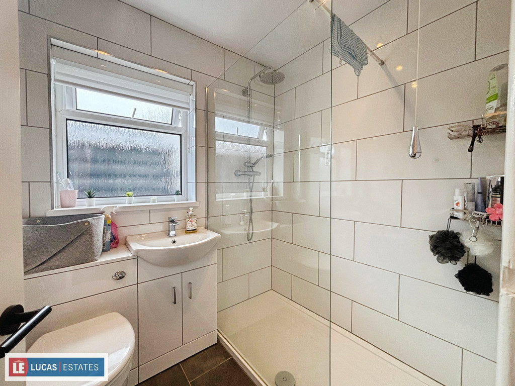 3 bed semi-detached bungalow for sale in Gelliron, Penpedairheol, Hengoed  - Property Image 4