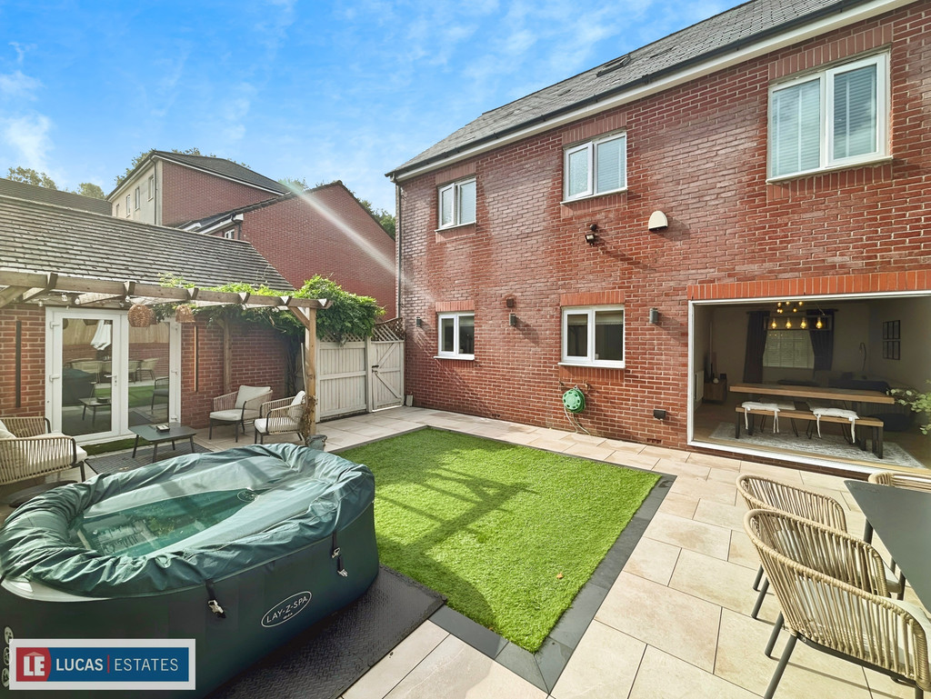 5 bed detached house for sale in Buzzard Way, Penallta, Hengoed  - Property Image 54