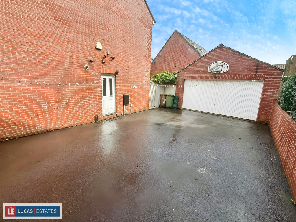 5 bed detached house for sale in Buzzard Way, Penallta, Hengoed  - Property Image 58
