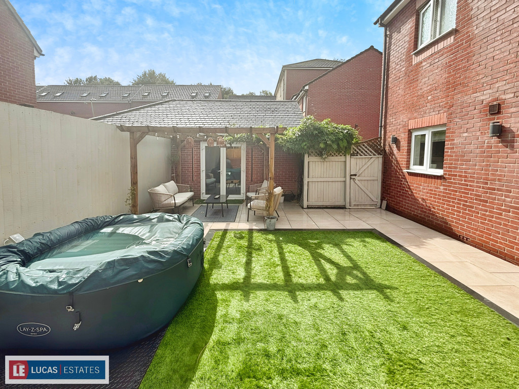 5 bed detached house for sale in Buzzard Way, Penallta, Hengoed  - Property Image 51