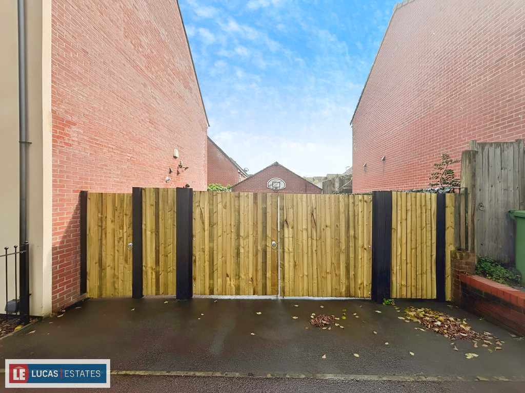5 bed detached house for sale in Buzzard Way, Penallta, Hengoed  - Property Image 57