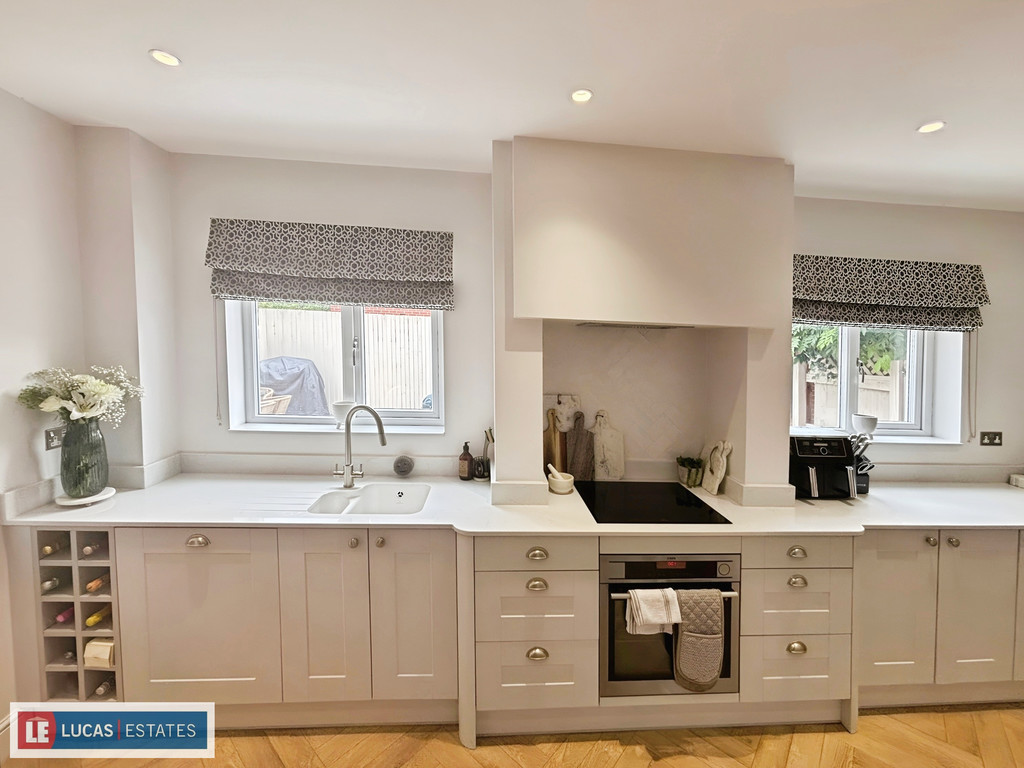 5 bed detached house for sale in Buzzard Way, Penallta, Hengoed  - Property Image 13