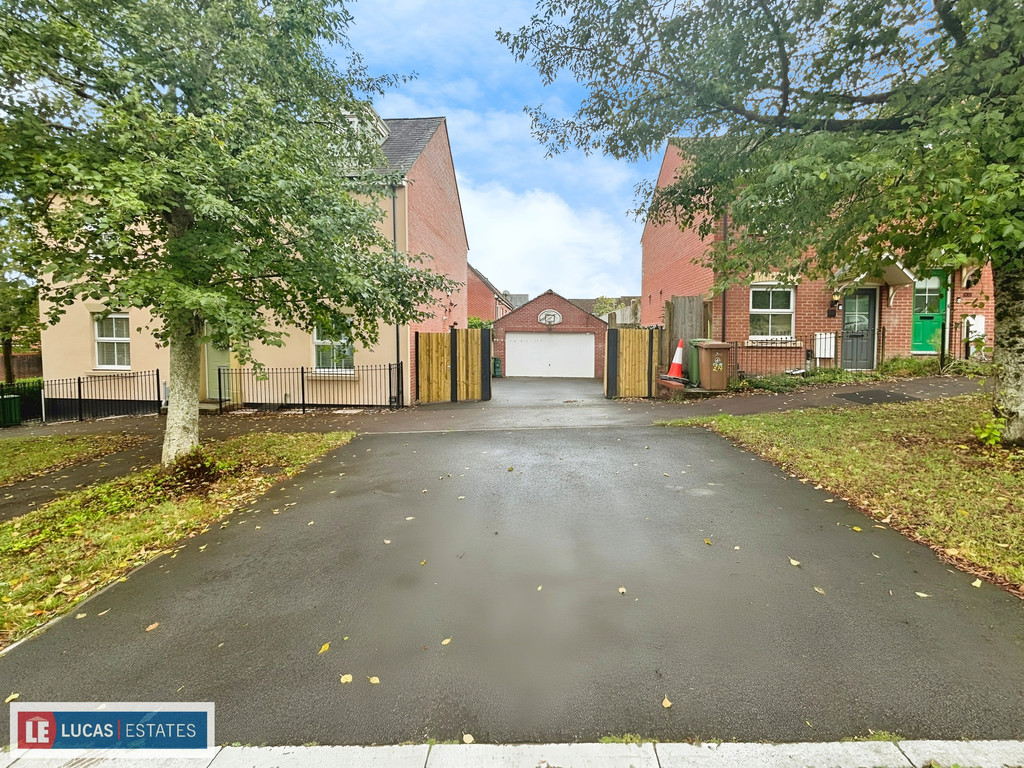 5 bed detached house for sale in Buzzard Way, Penallta, Hengoed  - Property Image 56