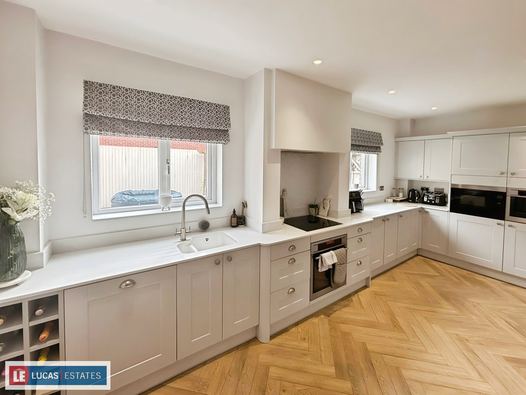 5 bed detached house for sale in Buzzard Way, Penallta, Hengoed  - Property Image 14