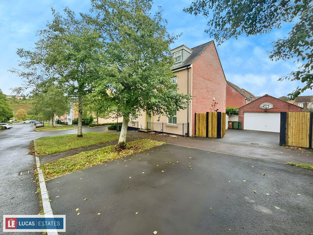 5 bed detached house for sale in Buzzard Way, Penallta, Hengoed  - Property Image 55