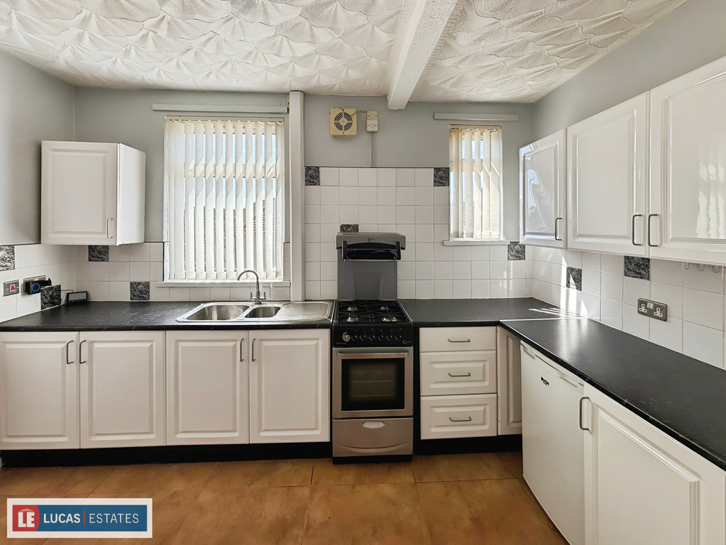 4 bed terraced house for sale in Horner Street, Tir-y-berth, Hengoed  - Property Image 4