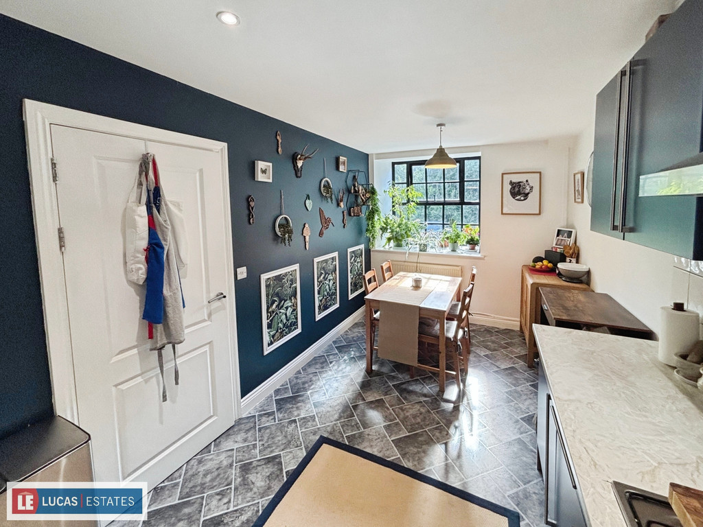 2 bed ground floor maisonette for sale in Winding Wheel Lane, Penallta, CF82  - Property Image 10