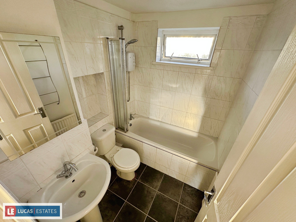 4 bed semi-detached house for sale in Tylagwyn, Penpedairheol - Property Image 10