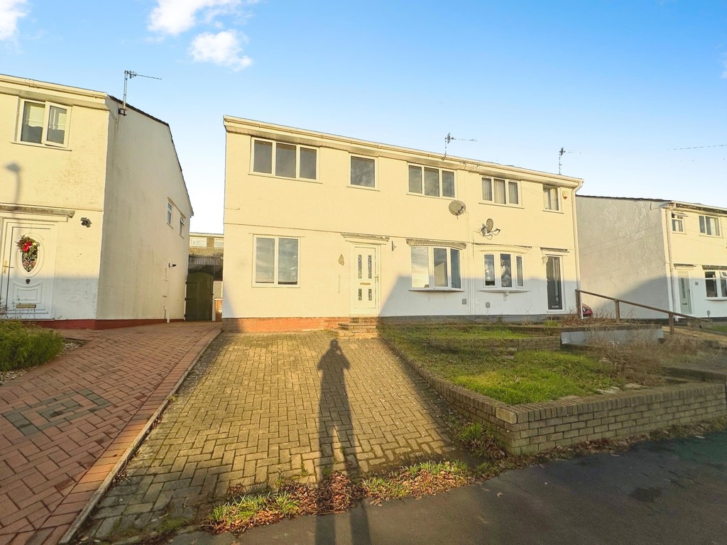 4 bed semi-detached house for sale in Tylagwyn, Penpedairheol - Property Image 1