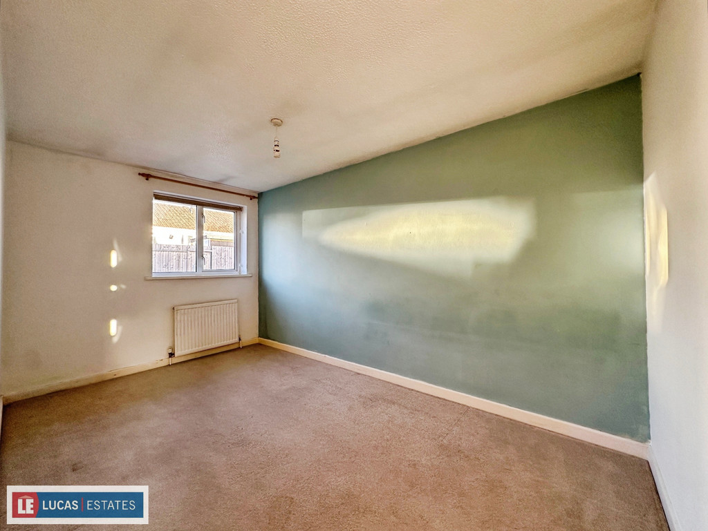 4 bed semi-detached house for sale in Tylagwyn, Penpedairheol - Property Image 7