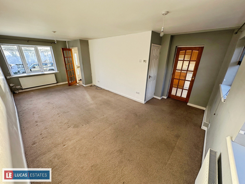 4 bed semi-detached house for sale in Tylagwyn, Penpedairheol - Property Image 4