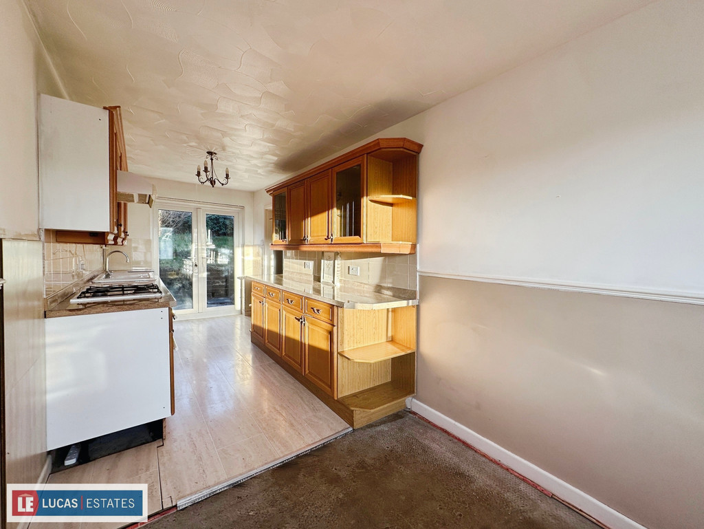 4 bed semi-detached house for sale in Tylagwyn, Penpedairheol - Property Image 3