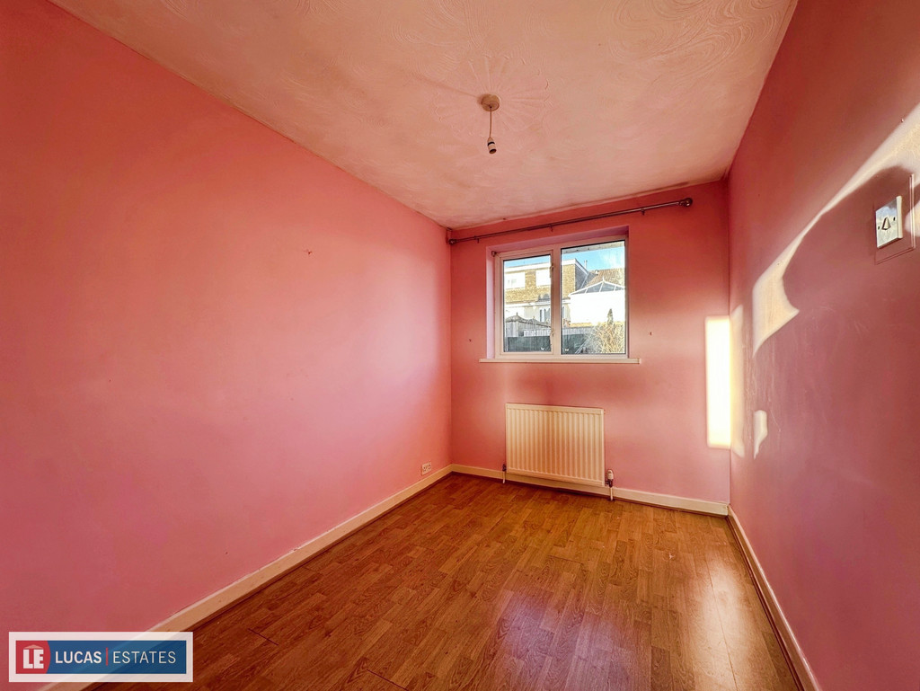 4 bed semi-detached house for sale in Tylagwyn, Penpedairheol - Property Image 9