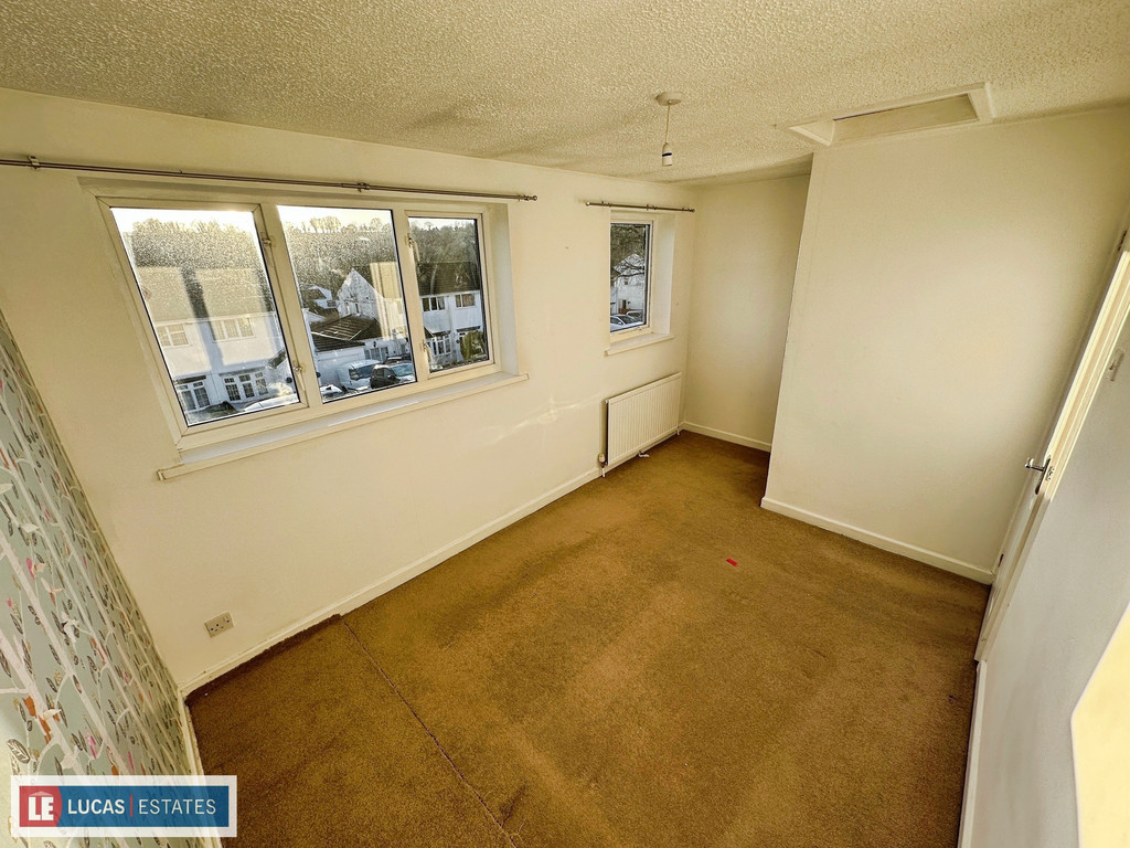 4 bed semi-detached house for sale in Tylagwyn, Penpedairheol - Property Image 6