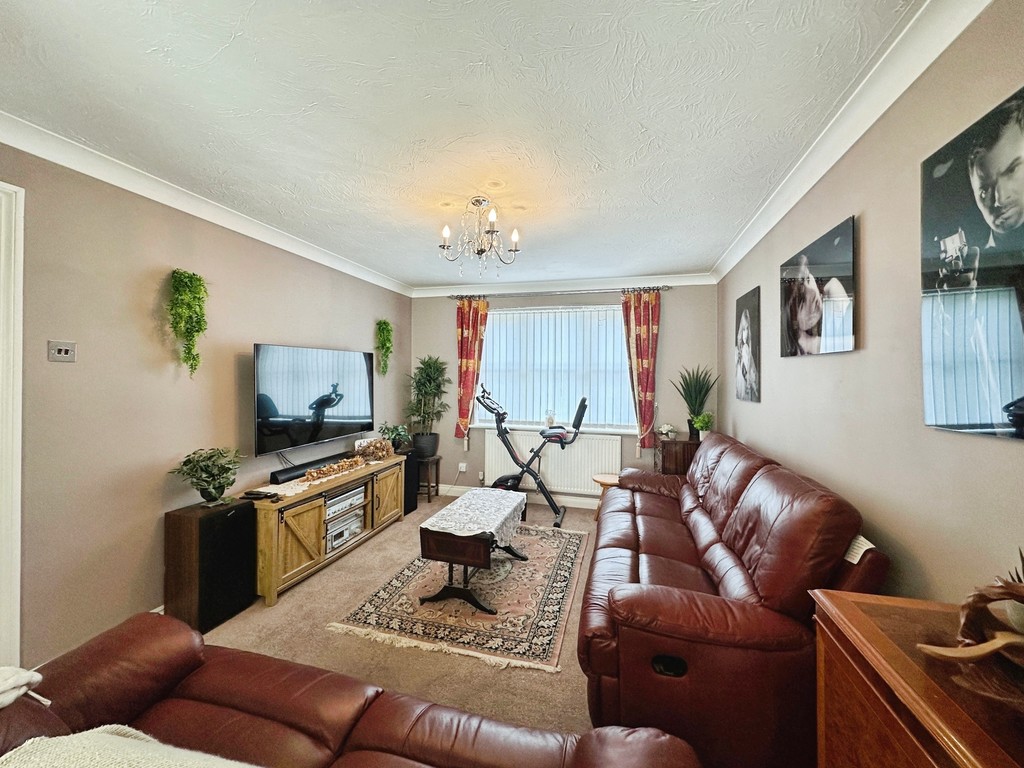 3 bed detached house for sale in Cae Ffynnon, Penybryn, Hengoed - Property Image 2