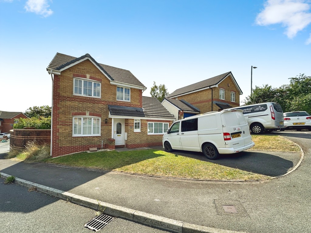 3 bed detached house for sale in Cae Ffynnon, Penybryn, Hengoed - Property Image 1