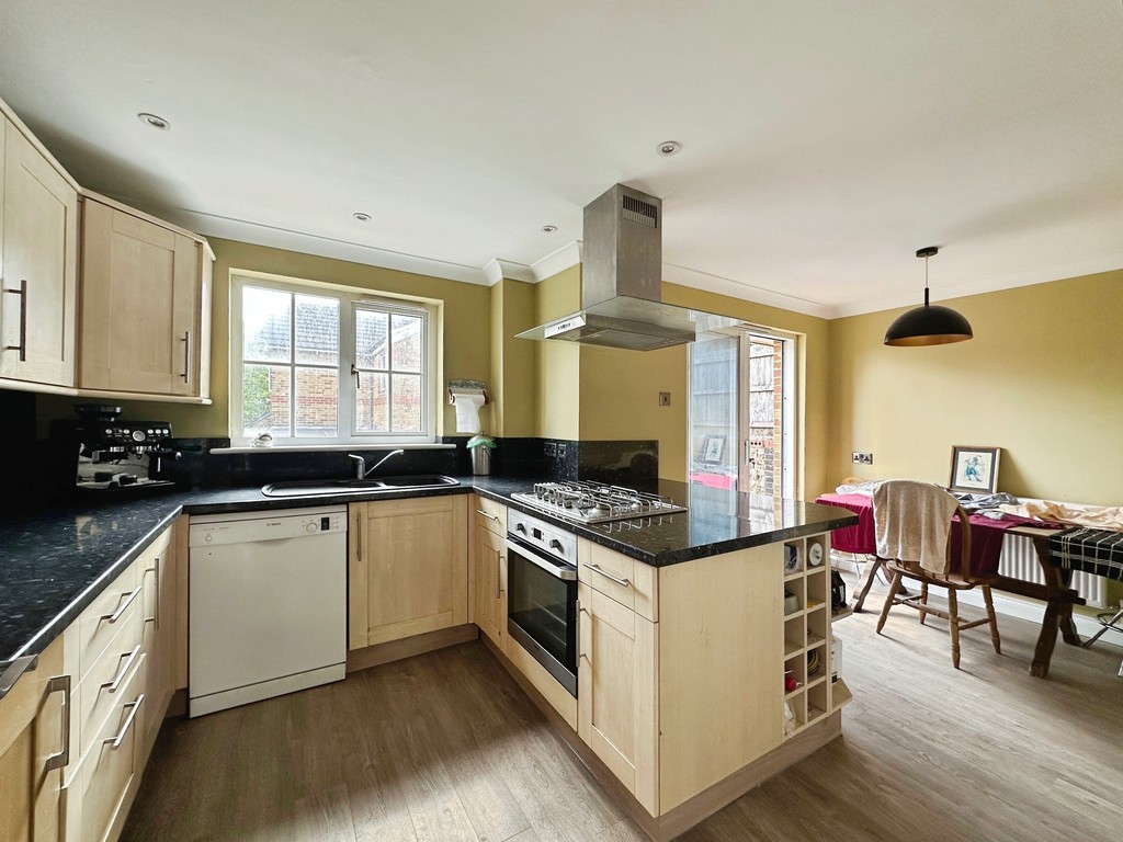 3 bed detached house for sale in Cae Ffynnon, Penybryn, Hengoed - Property Image 5