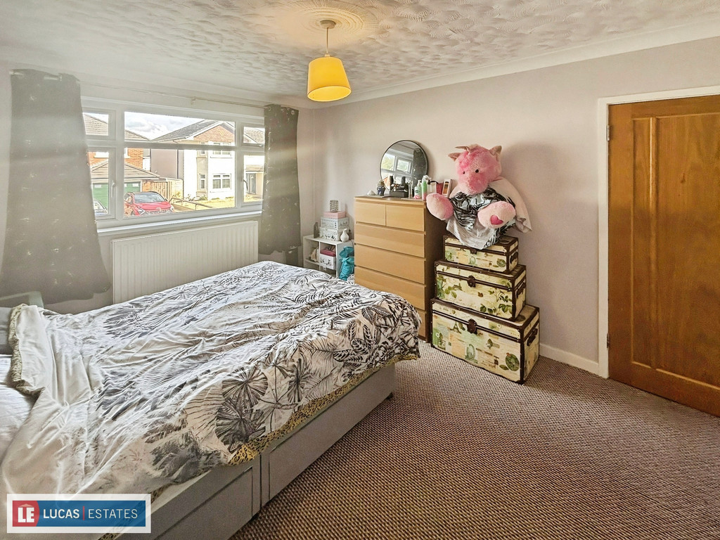 2 bed detached bungalow for sale in Troedyrhiw, Ystrad Mynach, Hengoed  - Property Image 15