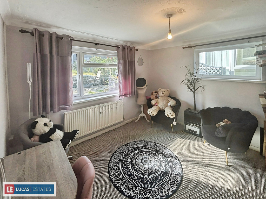 2 bed detached bungalow for sale in Troedyrhiw, Ystrad Mynach, Hengoed  - Property Image 17