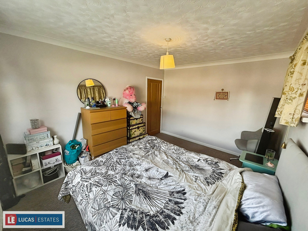 2 bed detached bungalow for sale in Troedyrhiw, Ystrad Mynach, Hengoed  - Property Image 16