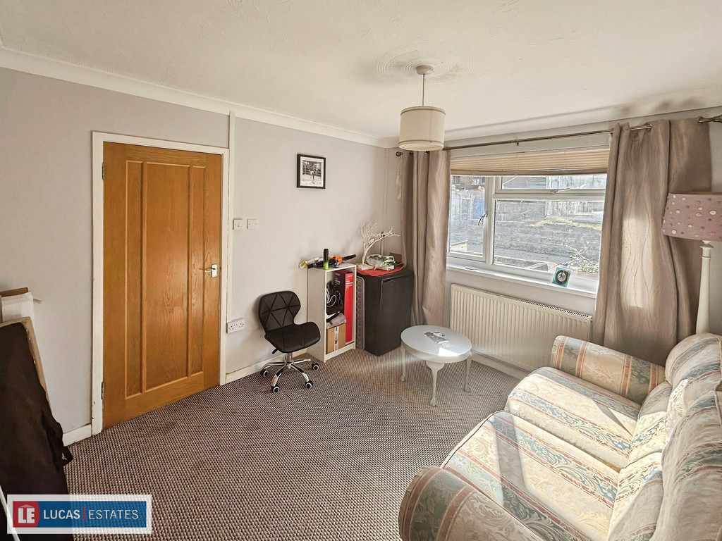 2 bed detached bungalow for sale in Troedyrhiw, Ystrad Mynach, Hengoed  - Property Image 8
