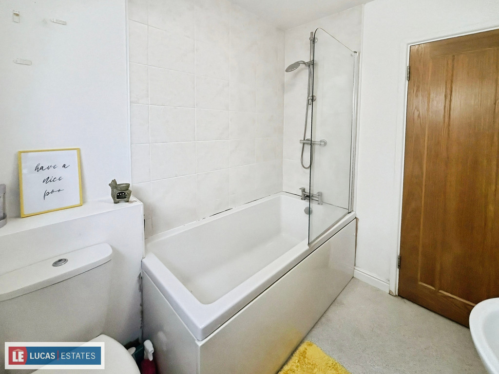 2 bed detached bungalow for sale in Troedyrhiw, Ystrad Mynach, Hengoed  - Property Image 13