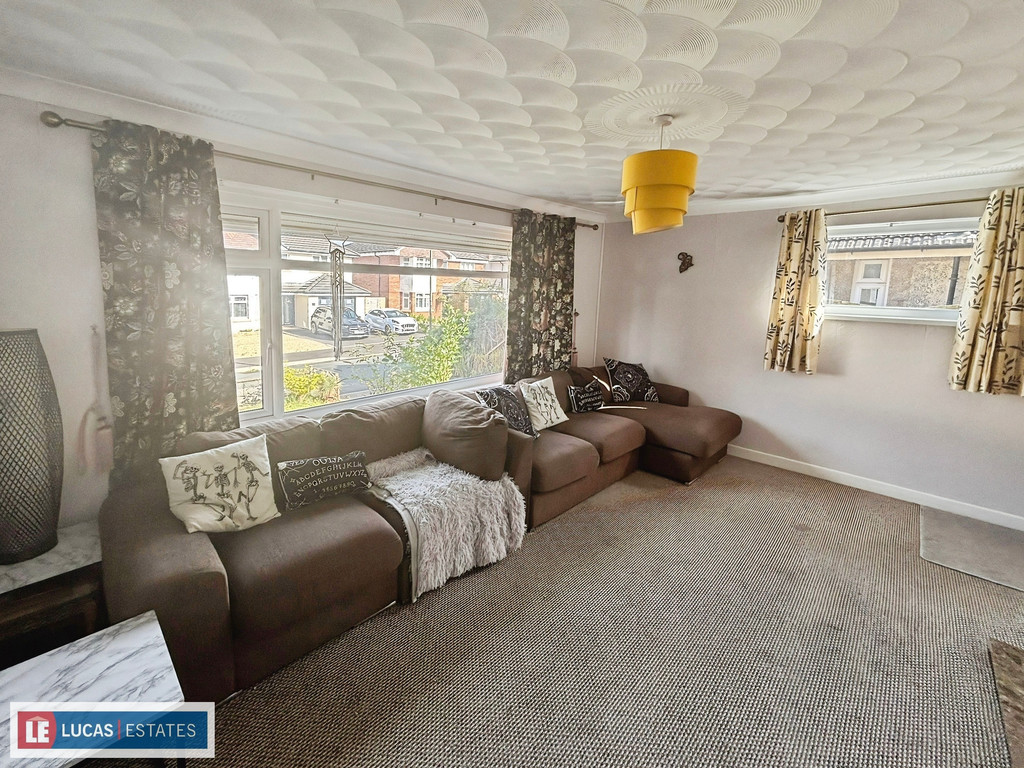 2 bed detached bungalow for sale in Troedyrhiw, Ystrad Mynach, Hengoed  - Property Image 5