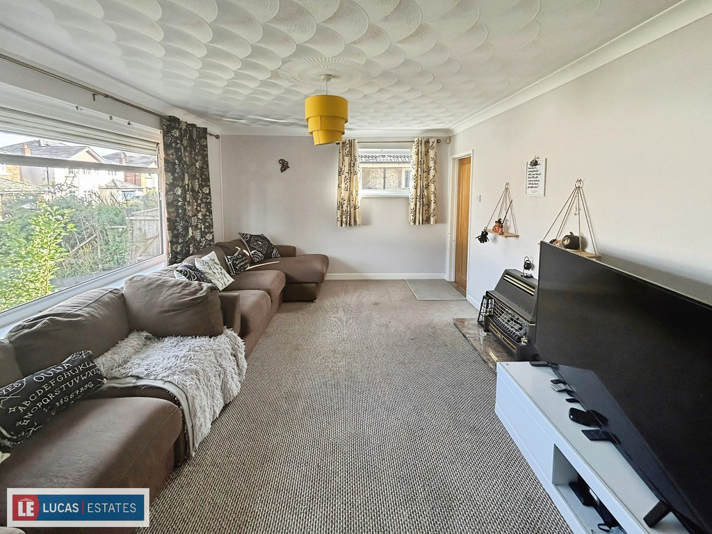 2 bed detached bungalow for sale in Troedyrhiw, Ystrad Mynach, Hengoed  - Property Image 2