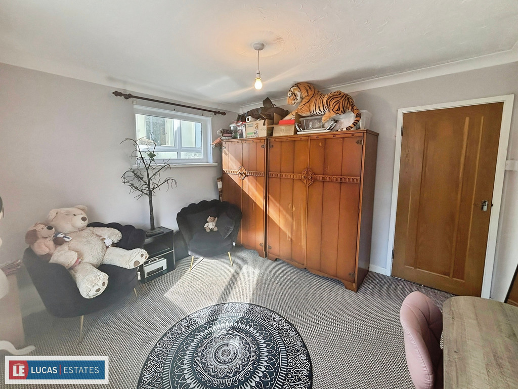 2 bed detached bungalow for sale in Troedyrhiw, Ystrad Mynach, Hengoed  - Property Image 18