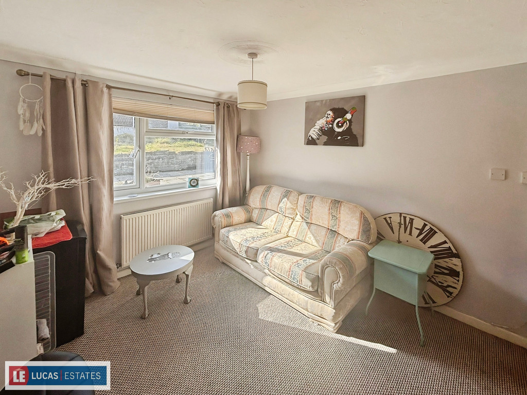 2 bed detached bungalow for sale in Troedyrhiw, Ystrad Mynach, Hengoed  - Property Image 7